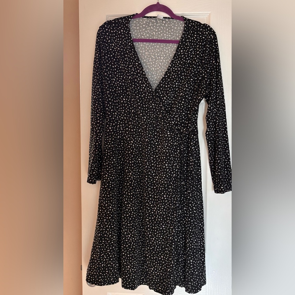 Old Navy Black and White Faux Wrap Long Sleeve Dress L